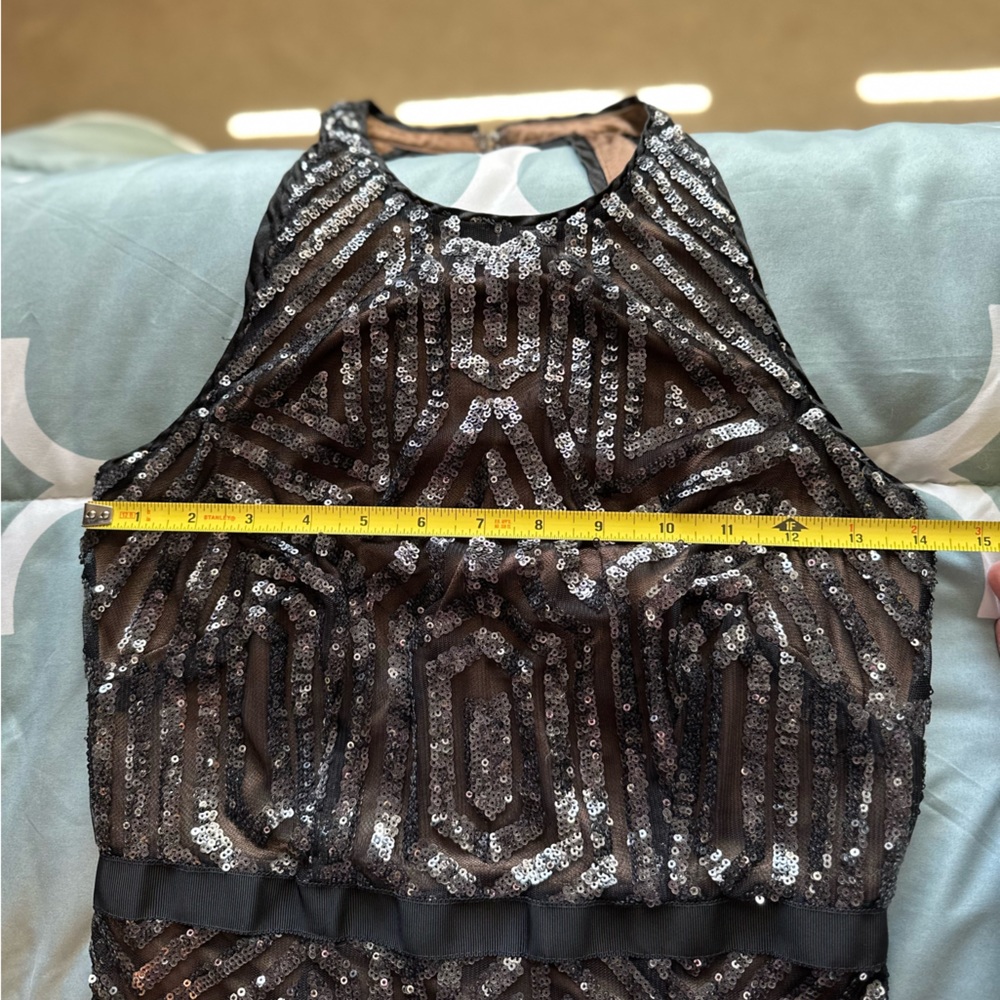 Laundry by Shelli Segal ballgown. - Picture 7 of 10